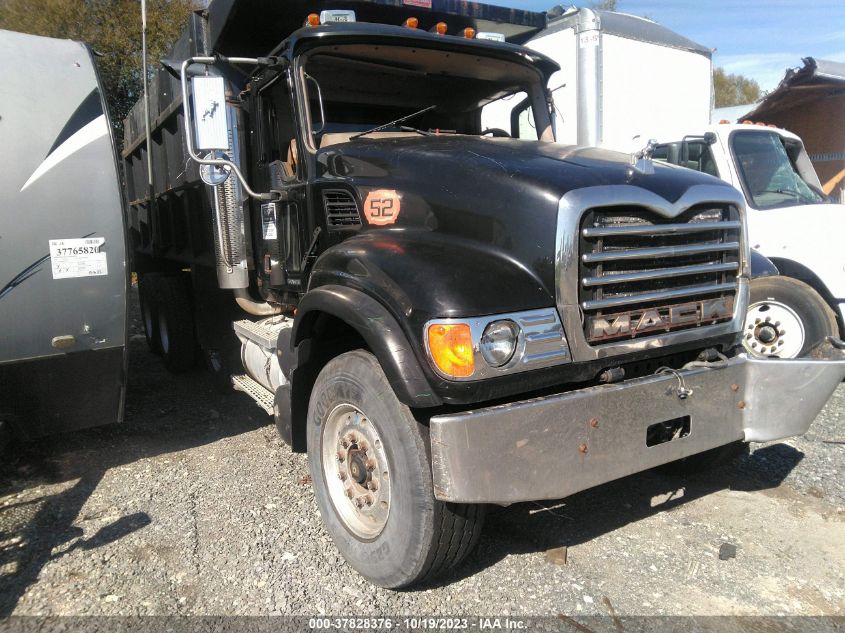 MACK 700 CV700  *1M2AG11C03M002418*