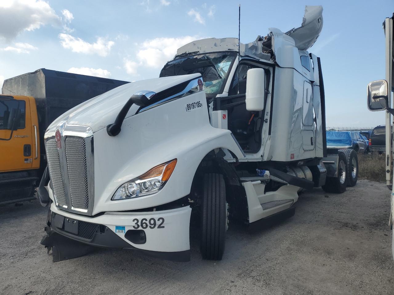 KENWORTH ALL OTHER CONSTRUCTI  *1XKYDK9X5RJ357057*