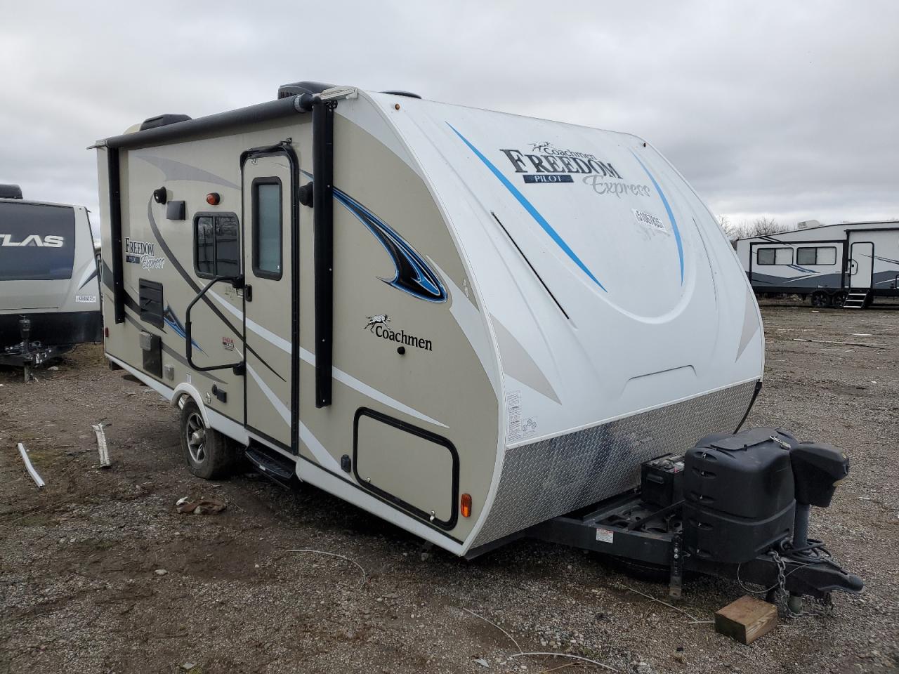 FREE TRAVEL TRA   *5ZT2FEJC8KS033198*