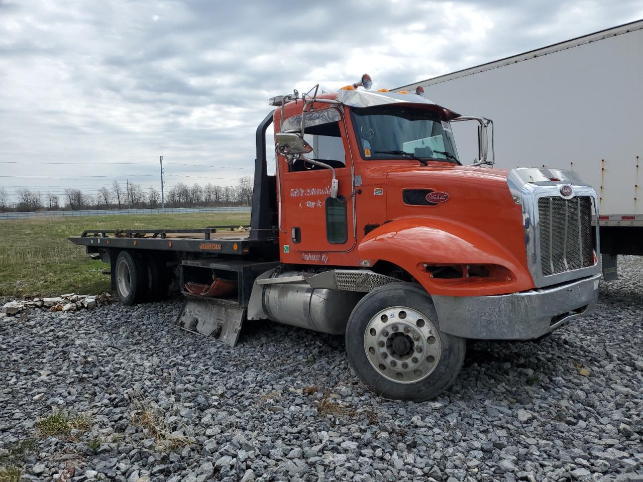 PETERBILT 337  *2NP2HM6XXKM632029*
