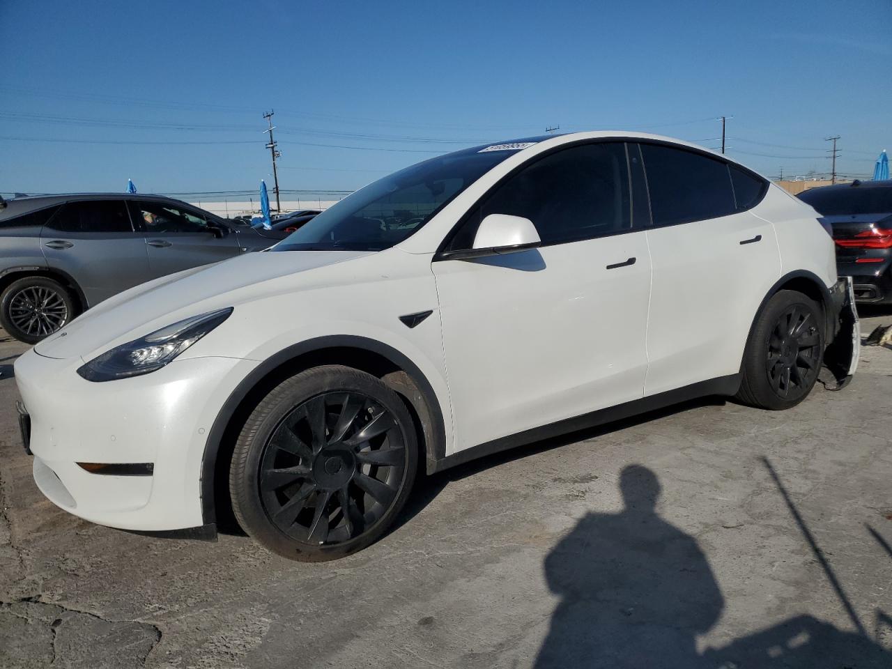 TESLA MODEL Y   *7SAYGDEE0NF385937*