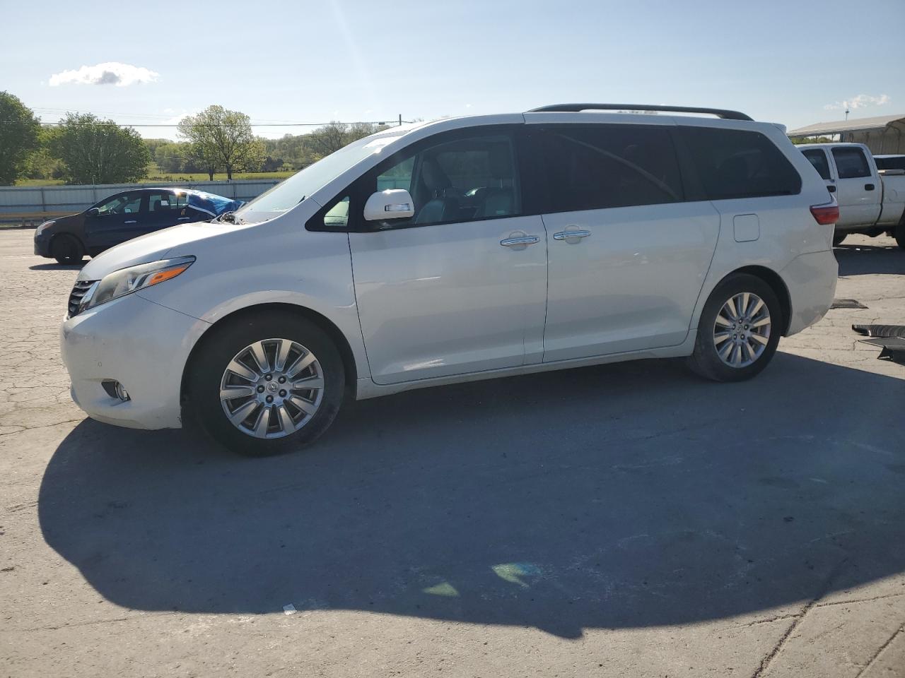 TOYOTA SIENNA XLE  *5TDYZ3DC7HS810930*