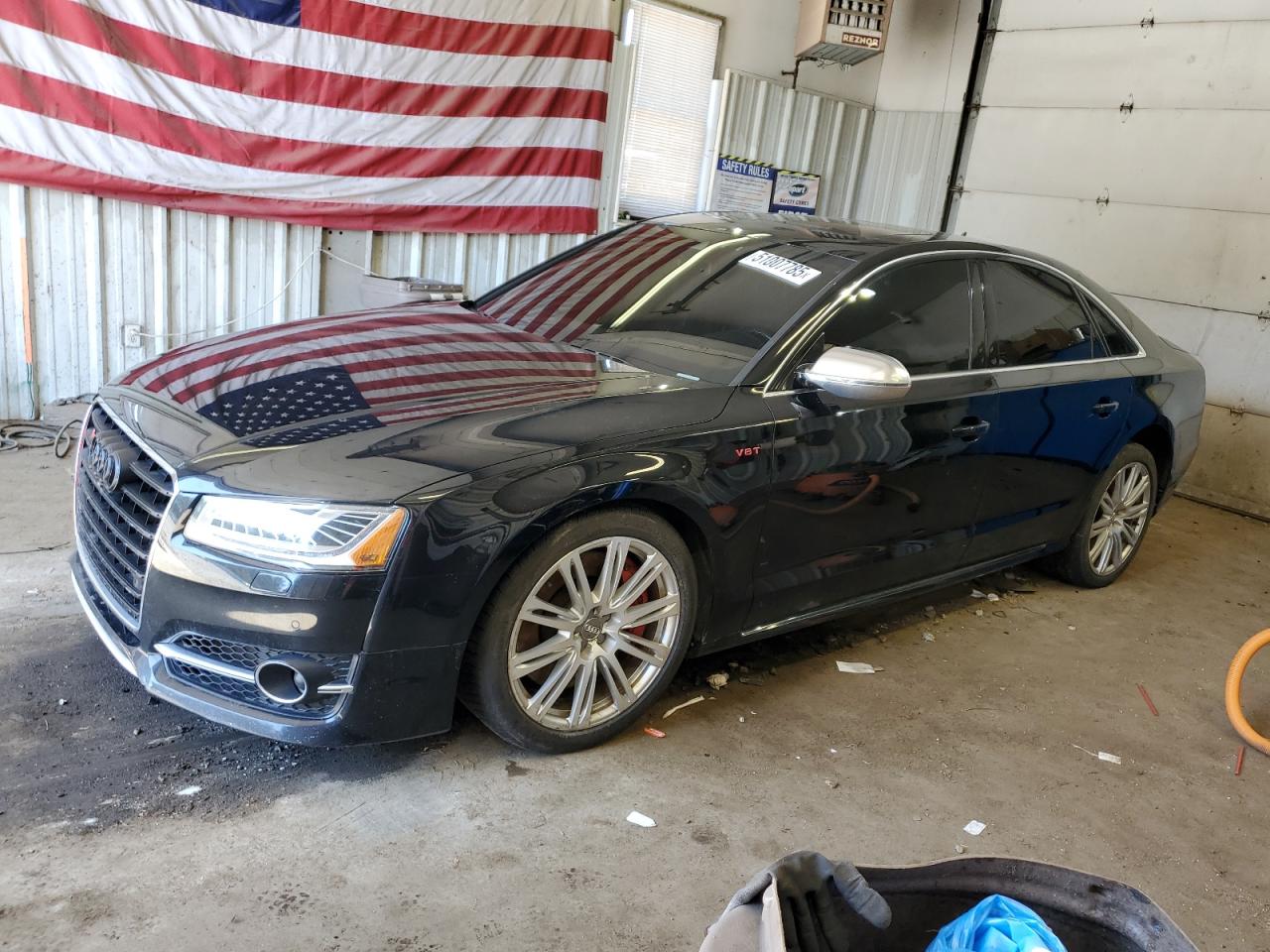 AUDI S8 QUATTRO  *WAUJSAFD7GN004586*