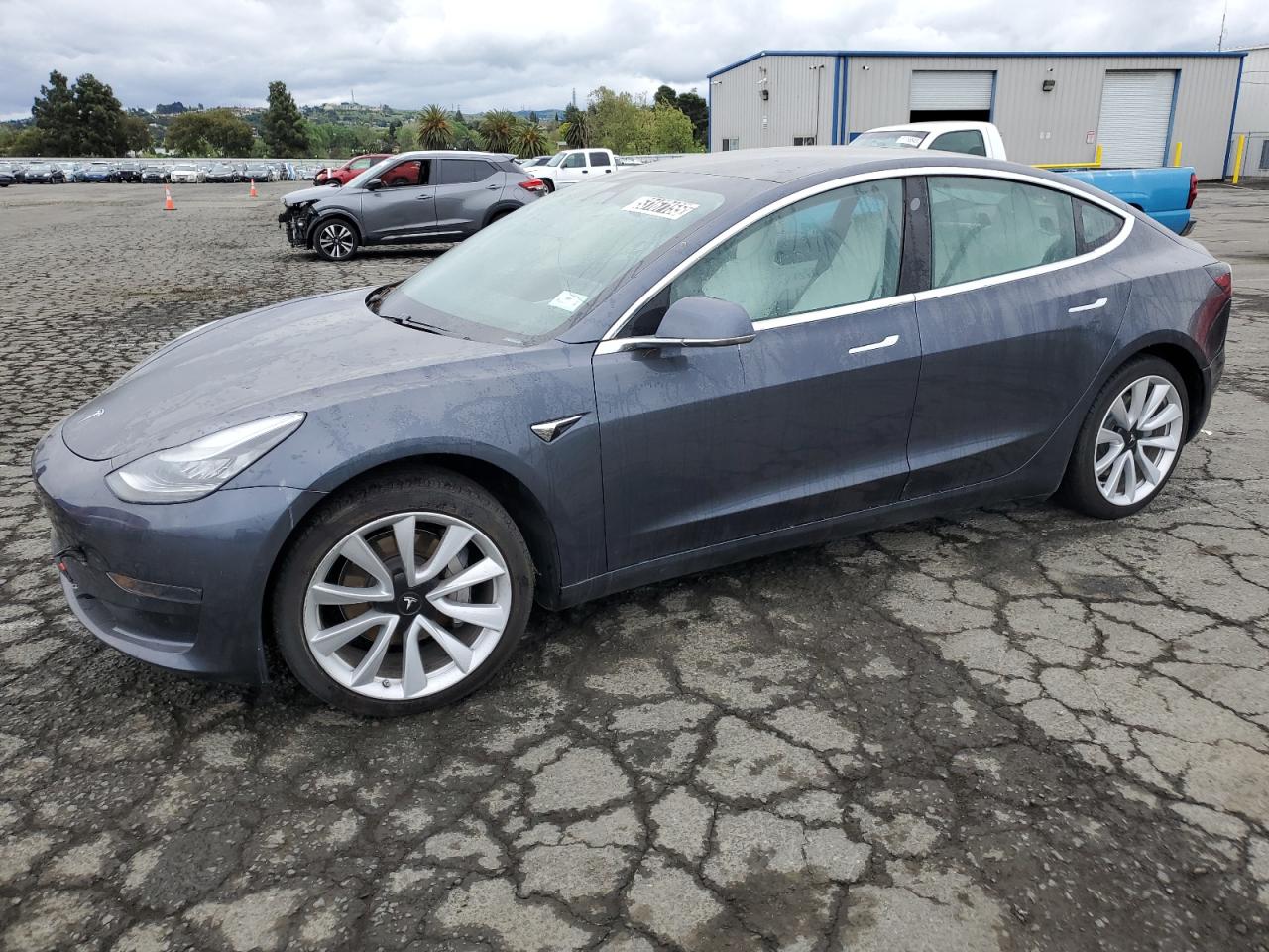TESLA MODEL 3   *5YJ3E1EA5KF486718*