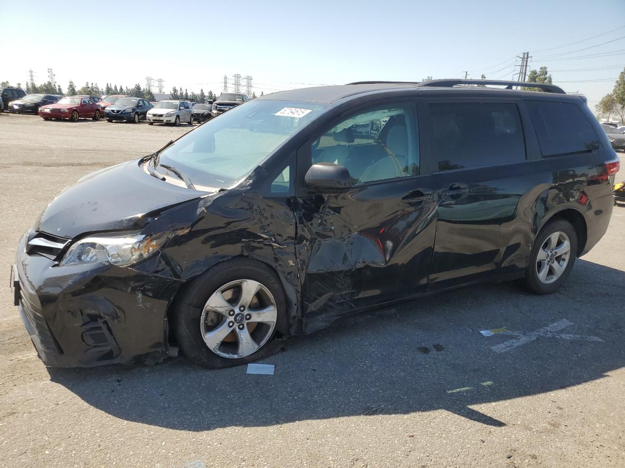 TOYOTA SIENNA LE  *5TDKZ3DC1JS934414*