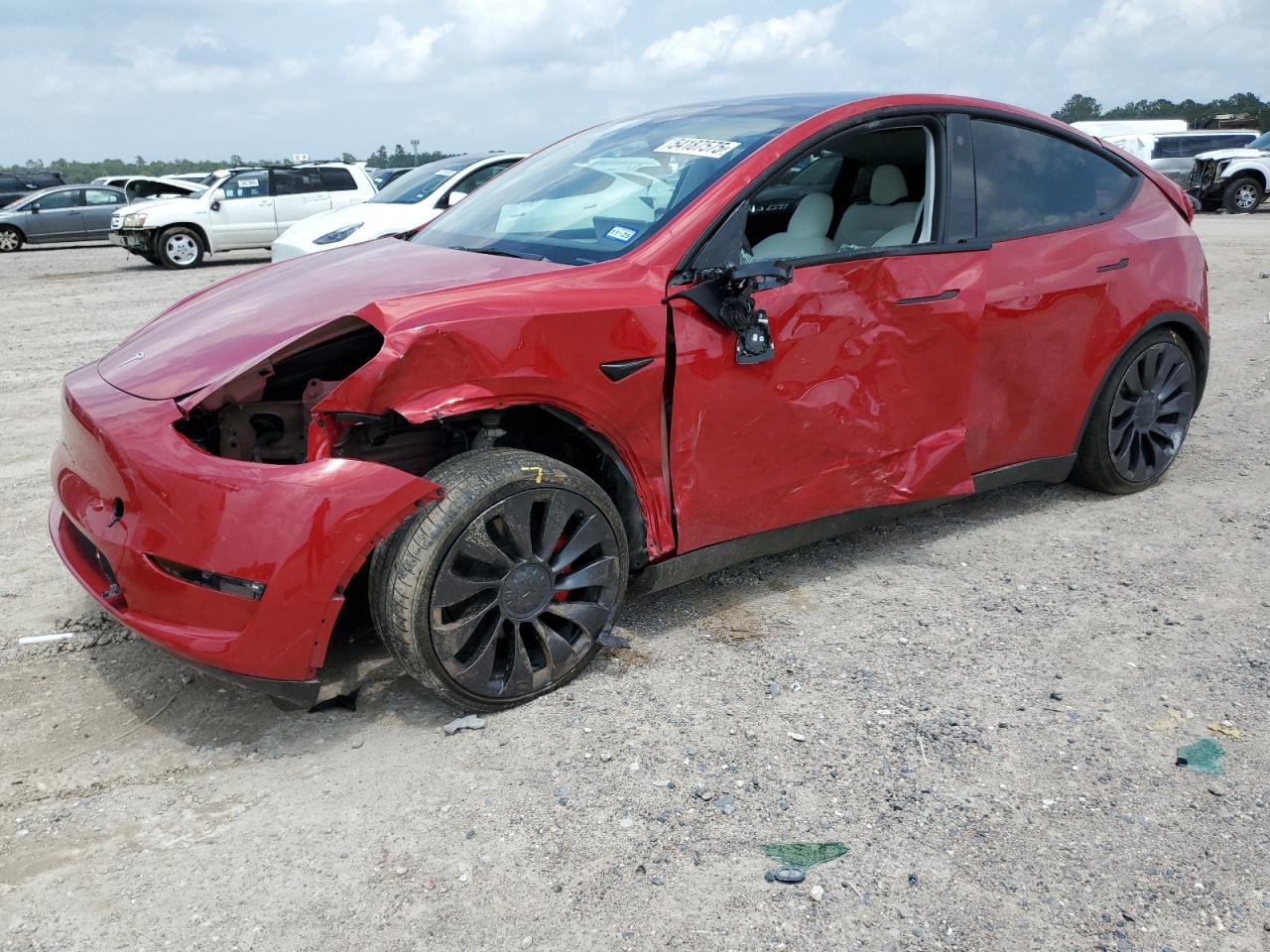 TESLA MODEL Y   *7SAYGDEF4PF586137*