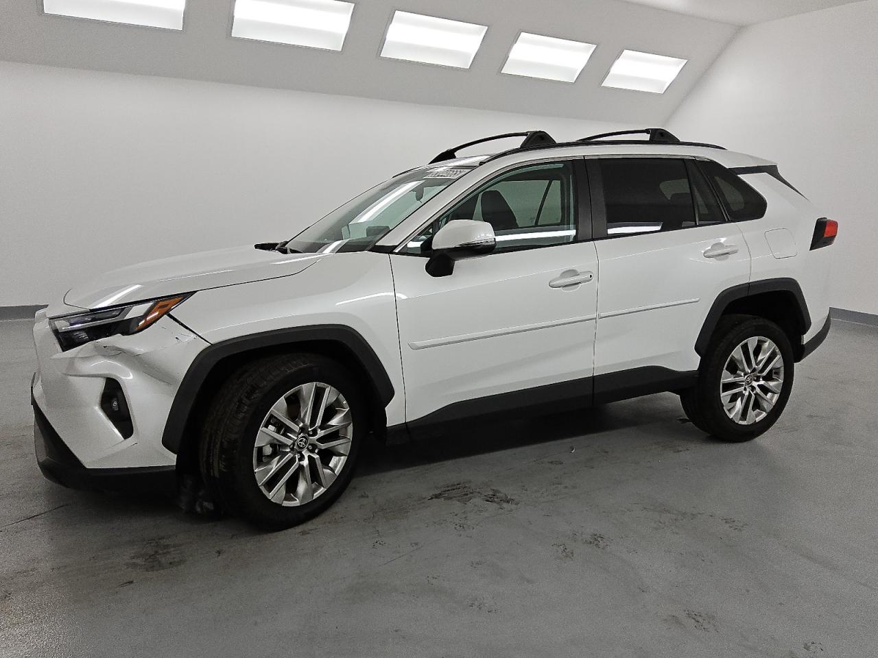 TOYOTA RAV4 XLE P  *2T3C1RFV2RW316204*