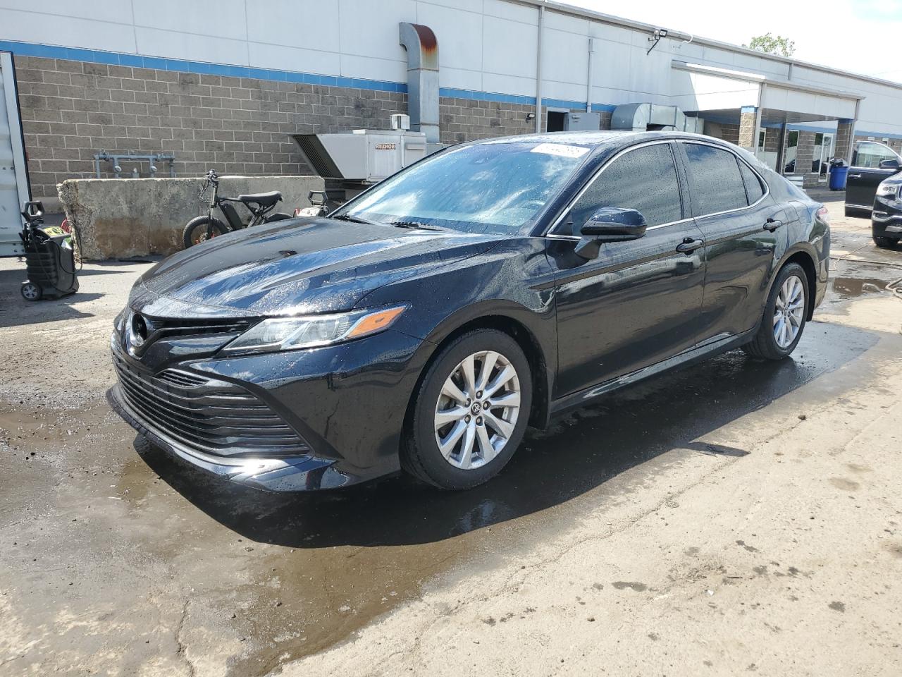 TOYOTA CAMRY L  *4T1B11HK2JU005966*