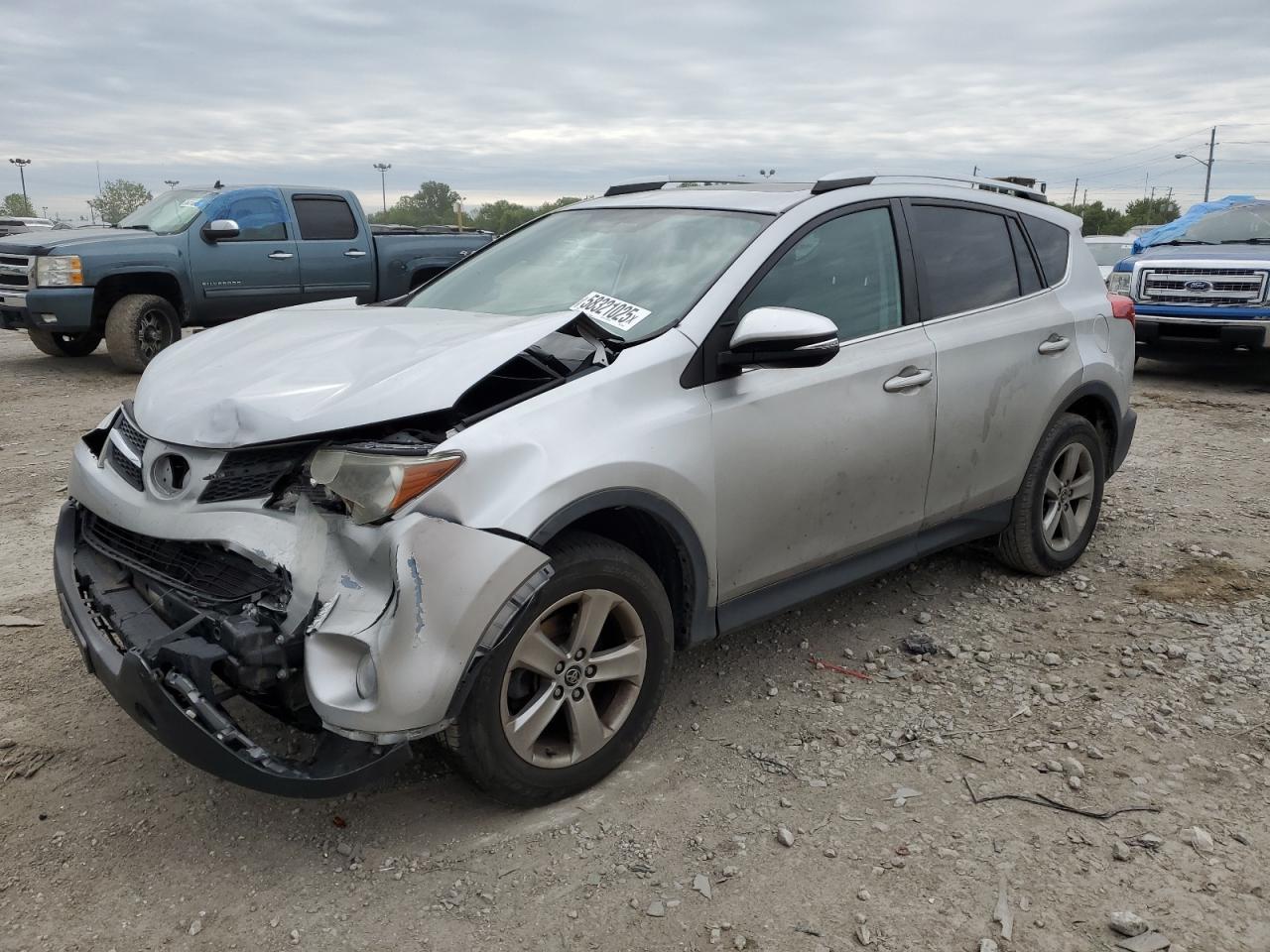 TOYOTA RAV4 XLE  *2T3WFREVXFW181212*