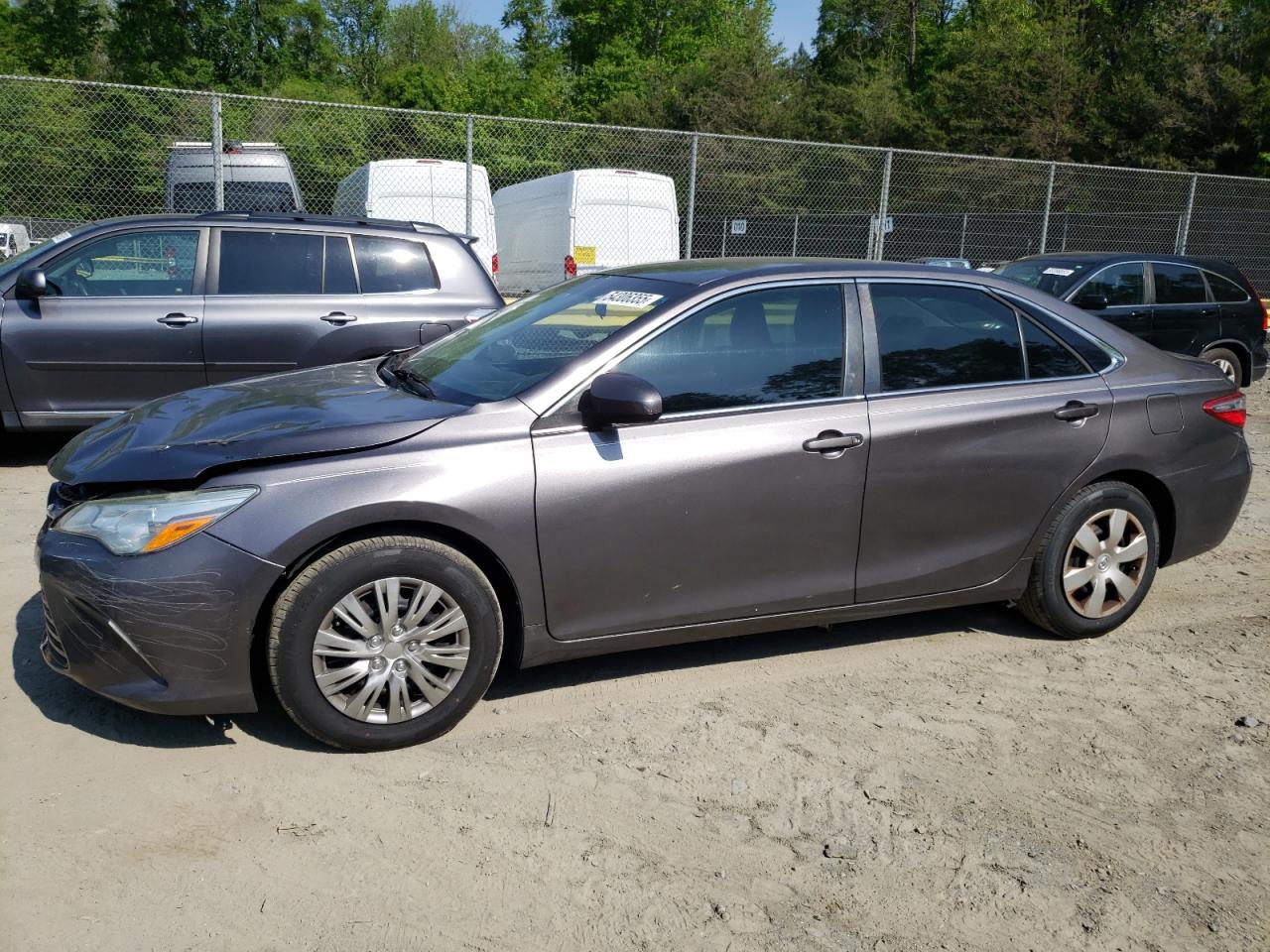 TOYOTA CAMRY LE  *4T4BF1FK6FR483843*