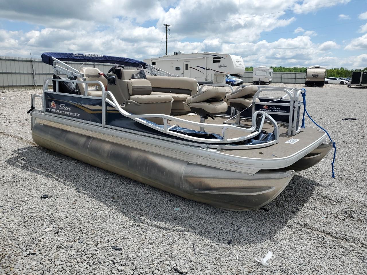 SUN TRACKER PARTYBARGE   *BUJ17046H122*