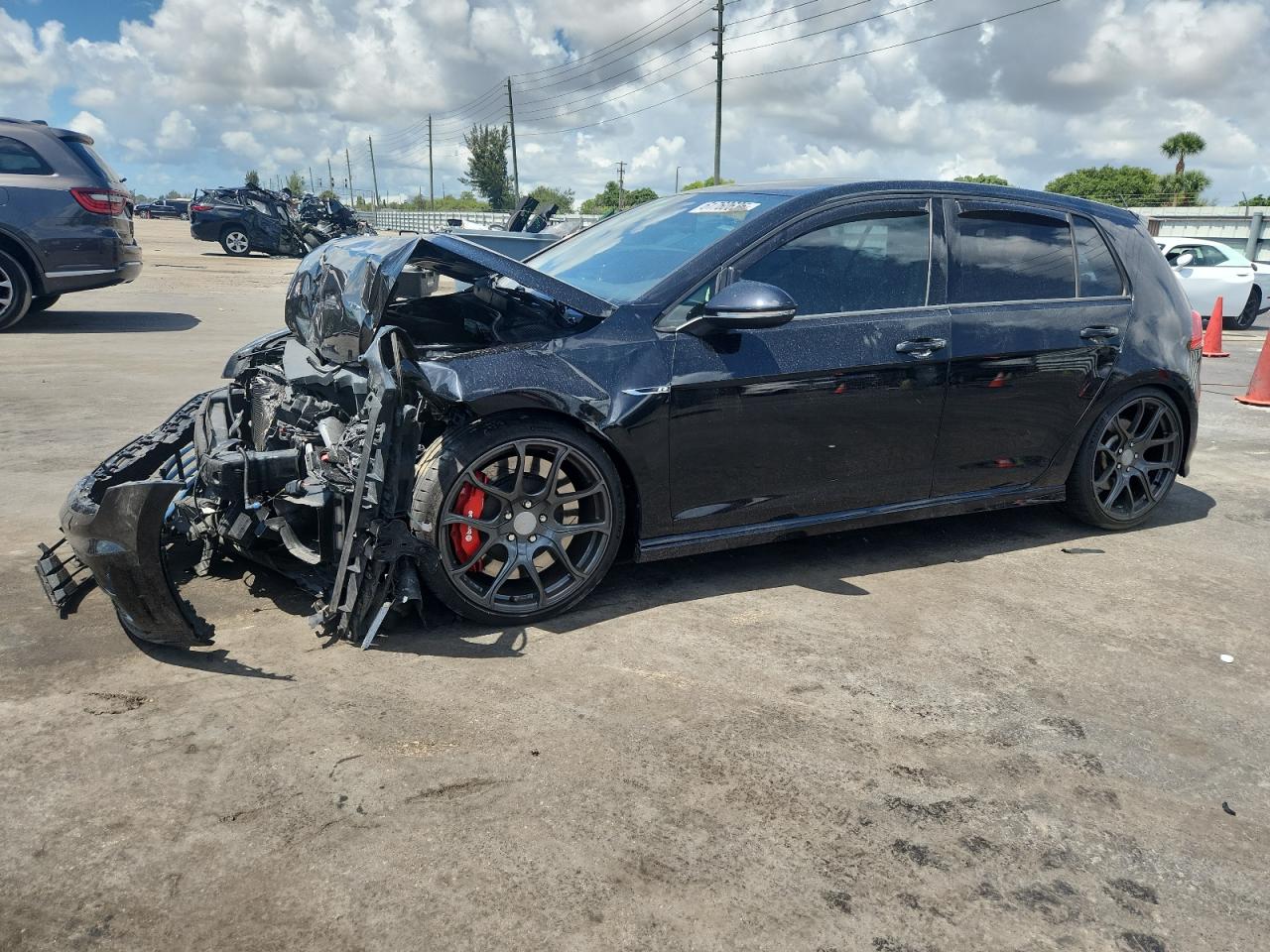 VOLKSWAGEN GOLF R  *WVWLF7AU1FW238645*