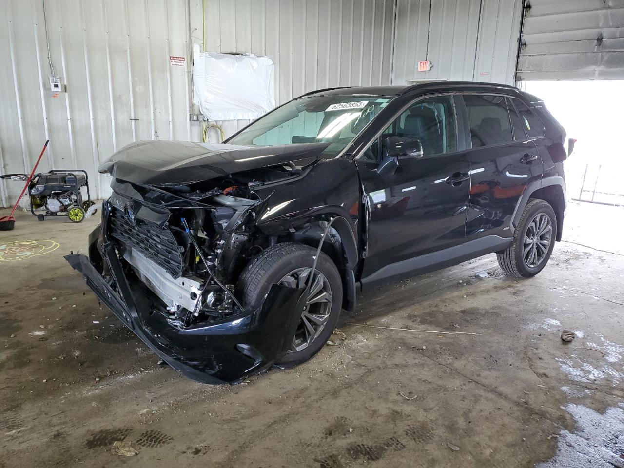 TOYOTA RAV4 XLE P  *4T3B6RFV3RU155889*