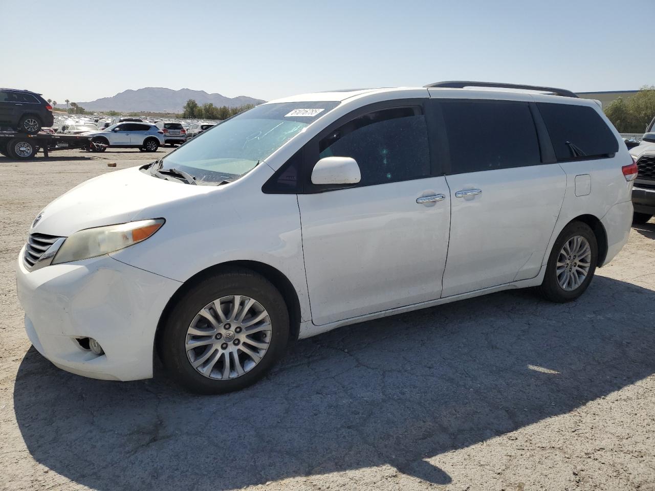 TOYOTA SIENNA XLE  *5TDYK3DC3DS297738*