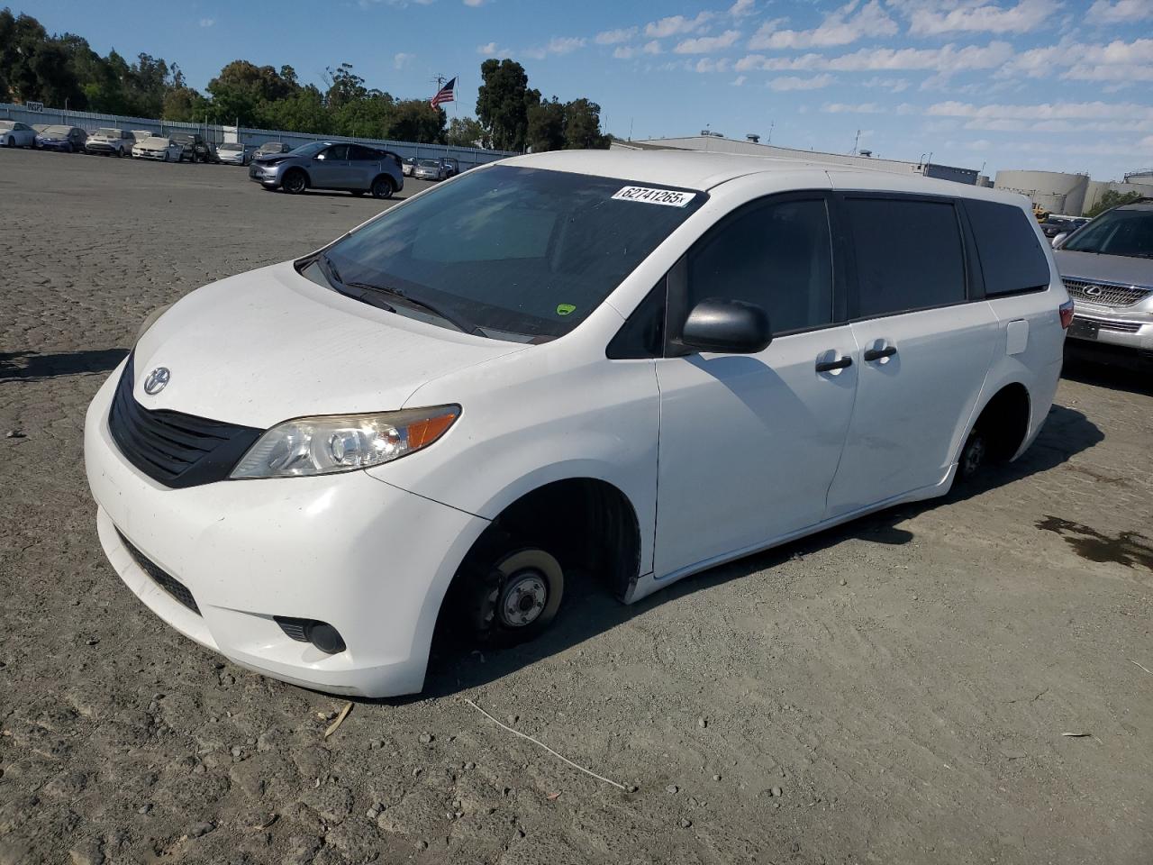 TOYOTA SIENNA  *5TDZK3DC7FS686423*