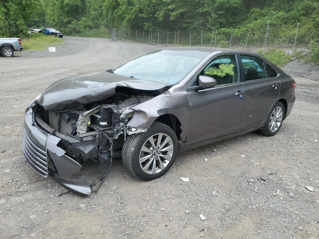 TOYOTA CAMRY LE  *4T1BF1FK5HU670956*