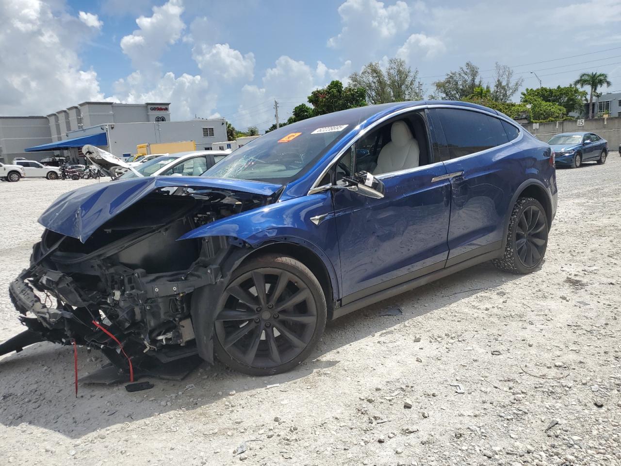 TESLA MODEL X   *5YJXCDE2XLF285853*