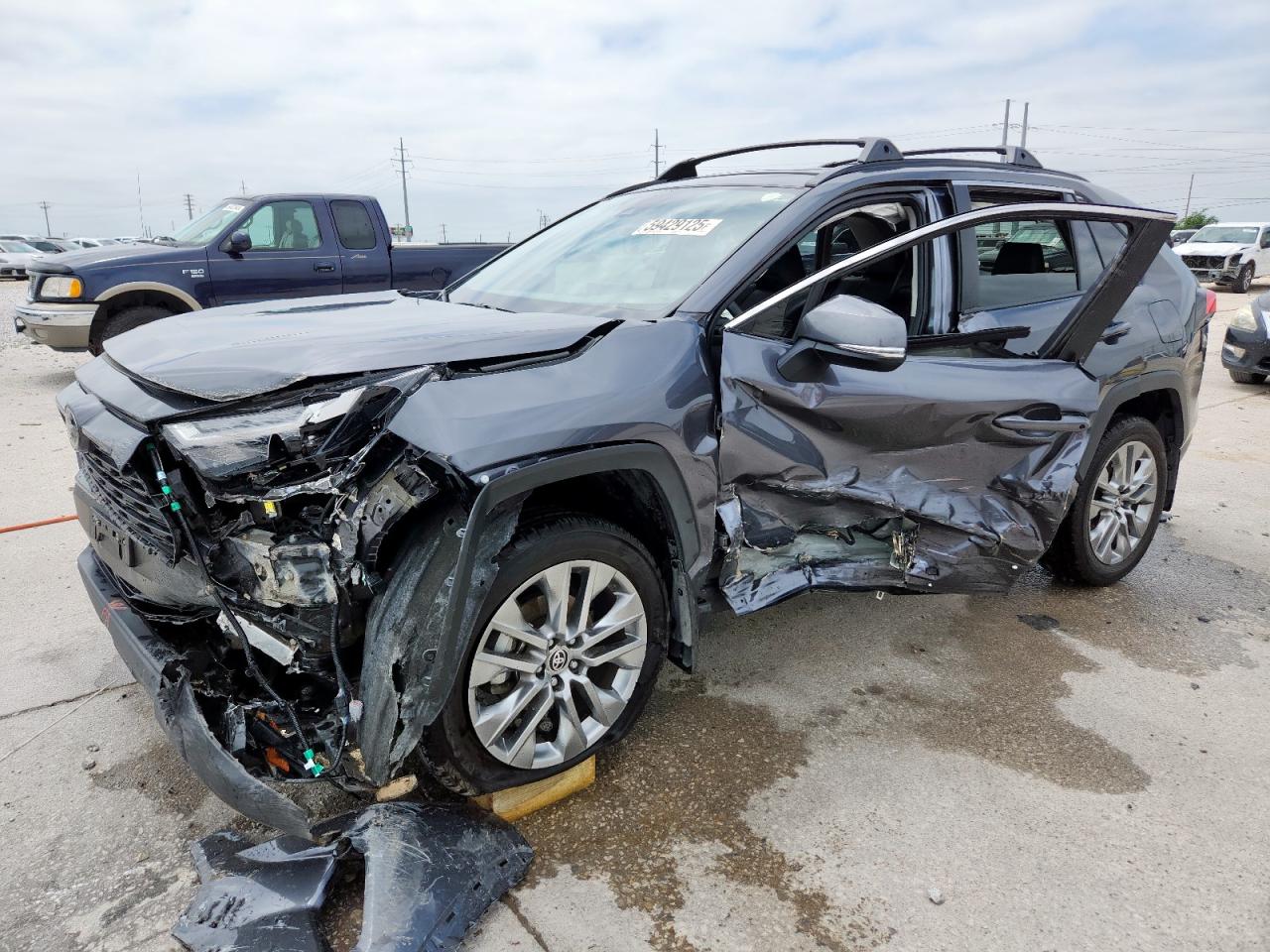 TOYOTA RAV4 XLE P  *JTMC1RFV9PD099518*