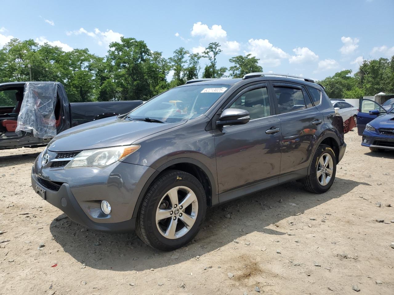 TOYOTA RAV4 XLE  *JTMRFREV1FJ028584*