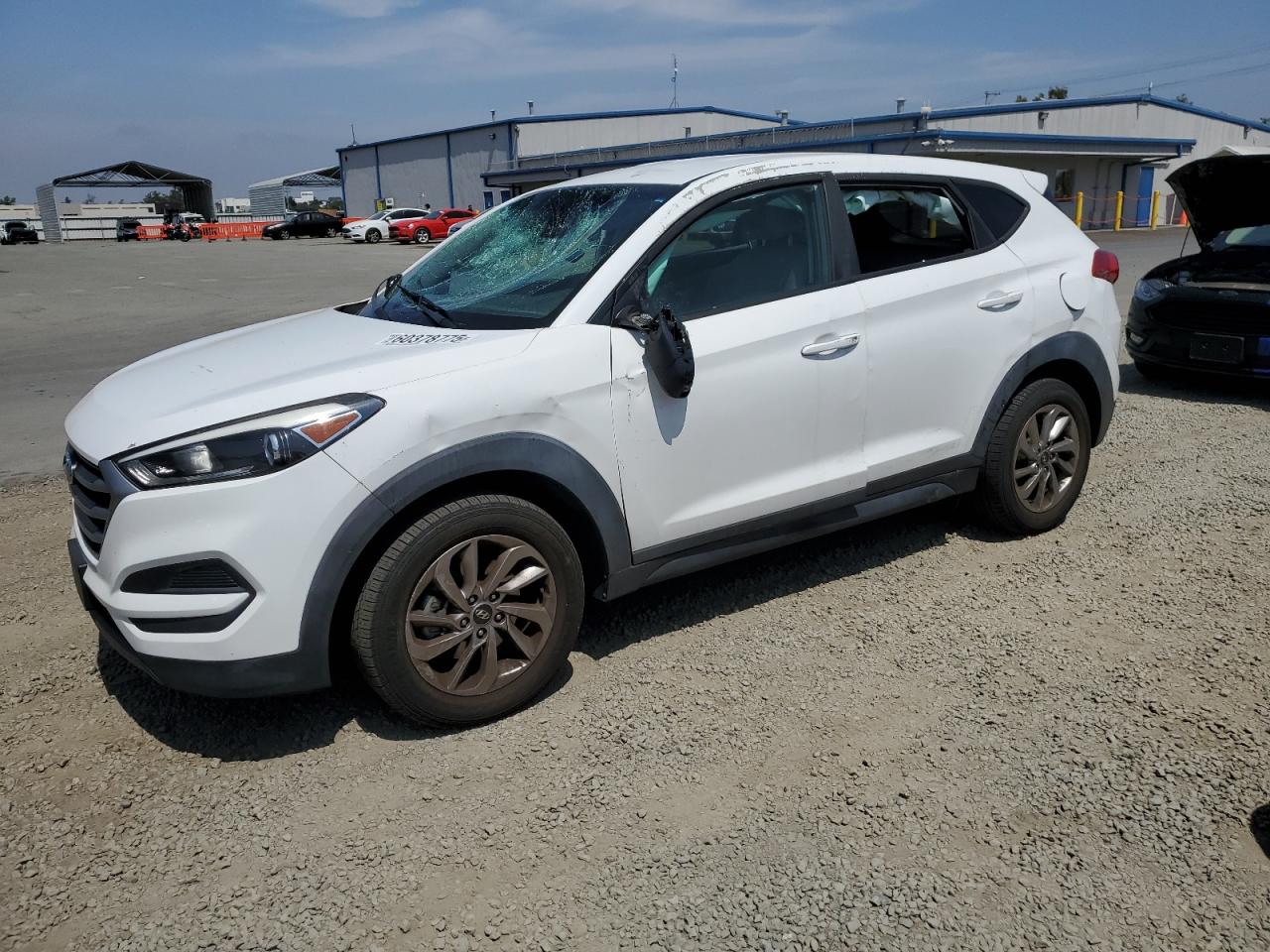 HYUNDAI TUCSON SE  *KM8J2CA49JU702938*