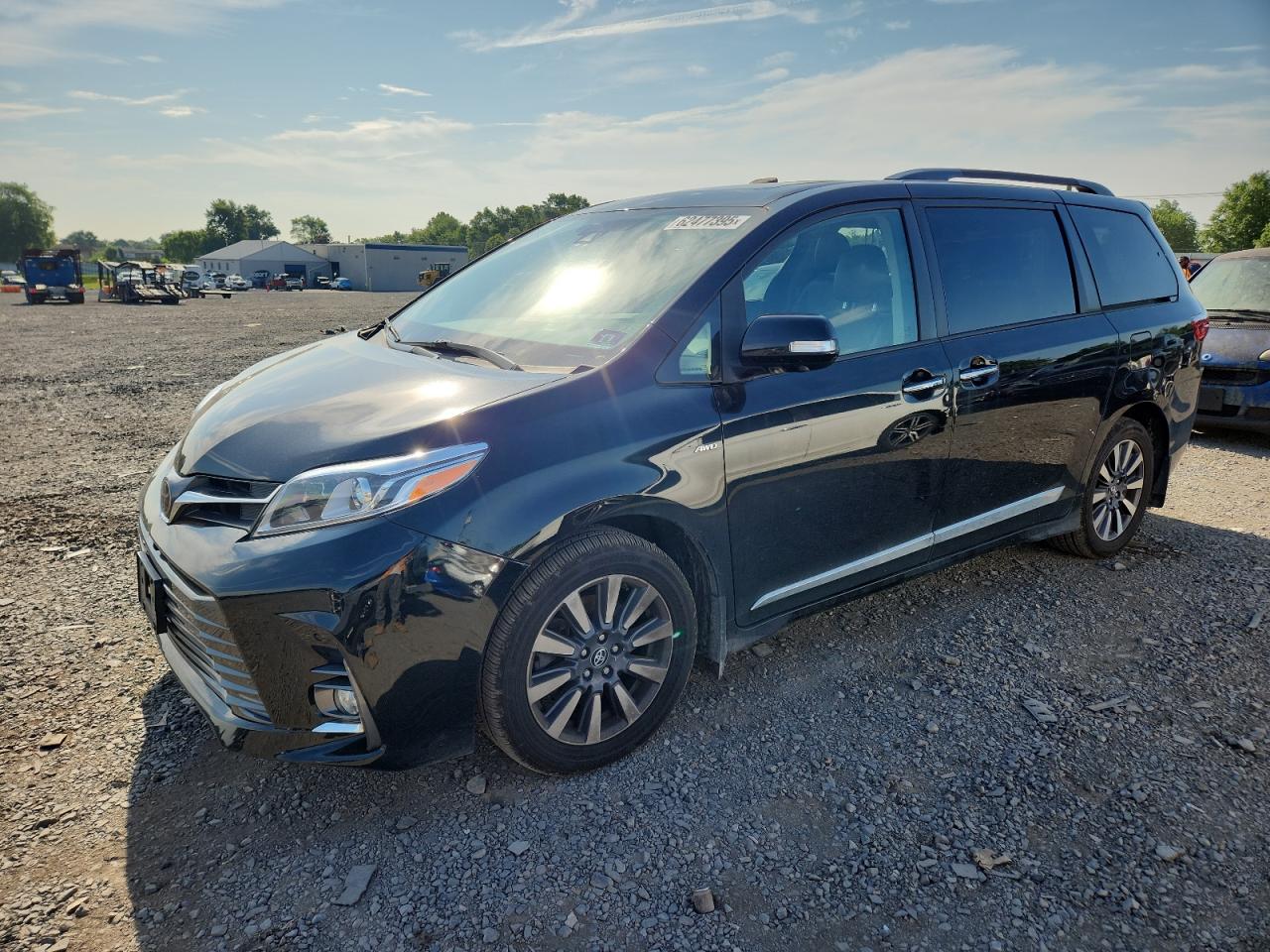 TOYOTA SIENNA XLE  *5TDDZ3DC0KS223233*
