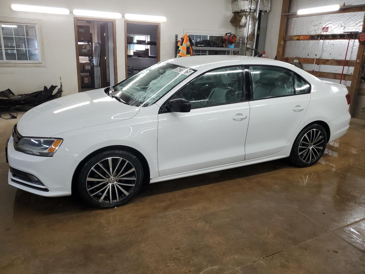 VOLKSWAGEN JETTA SPOR  *3VWD17AJ0GM333916*