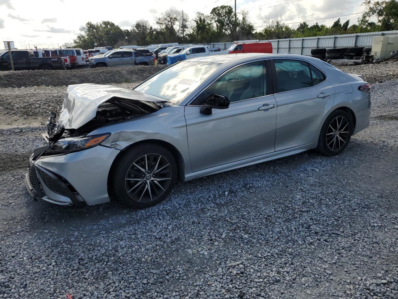 TOYOTA CAMRY SE  *4T1G11AK1MU412472*