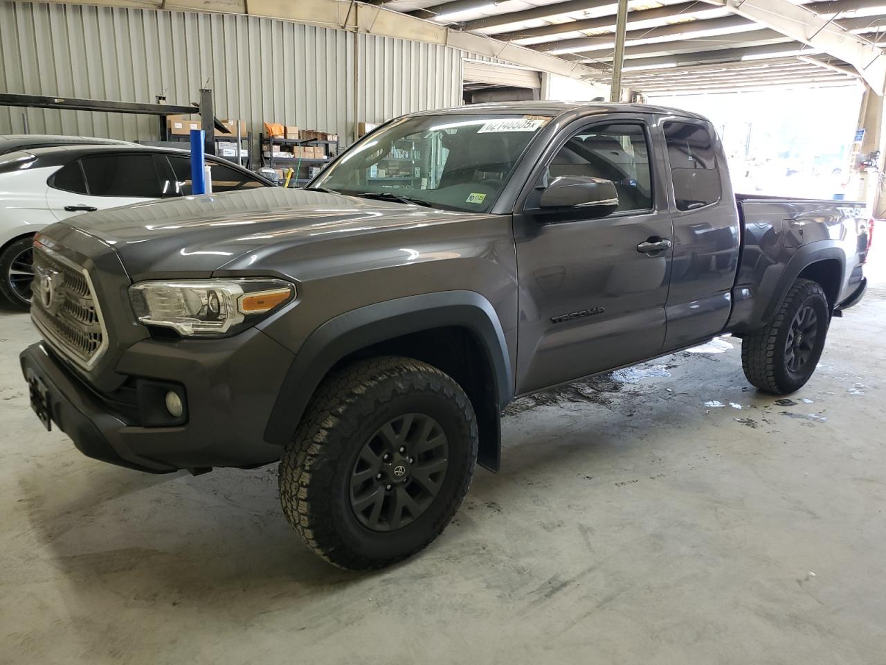 TOYOTA TACOMA ACC  *5TFSZ5AN5HX093297*