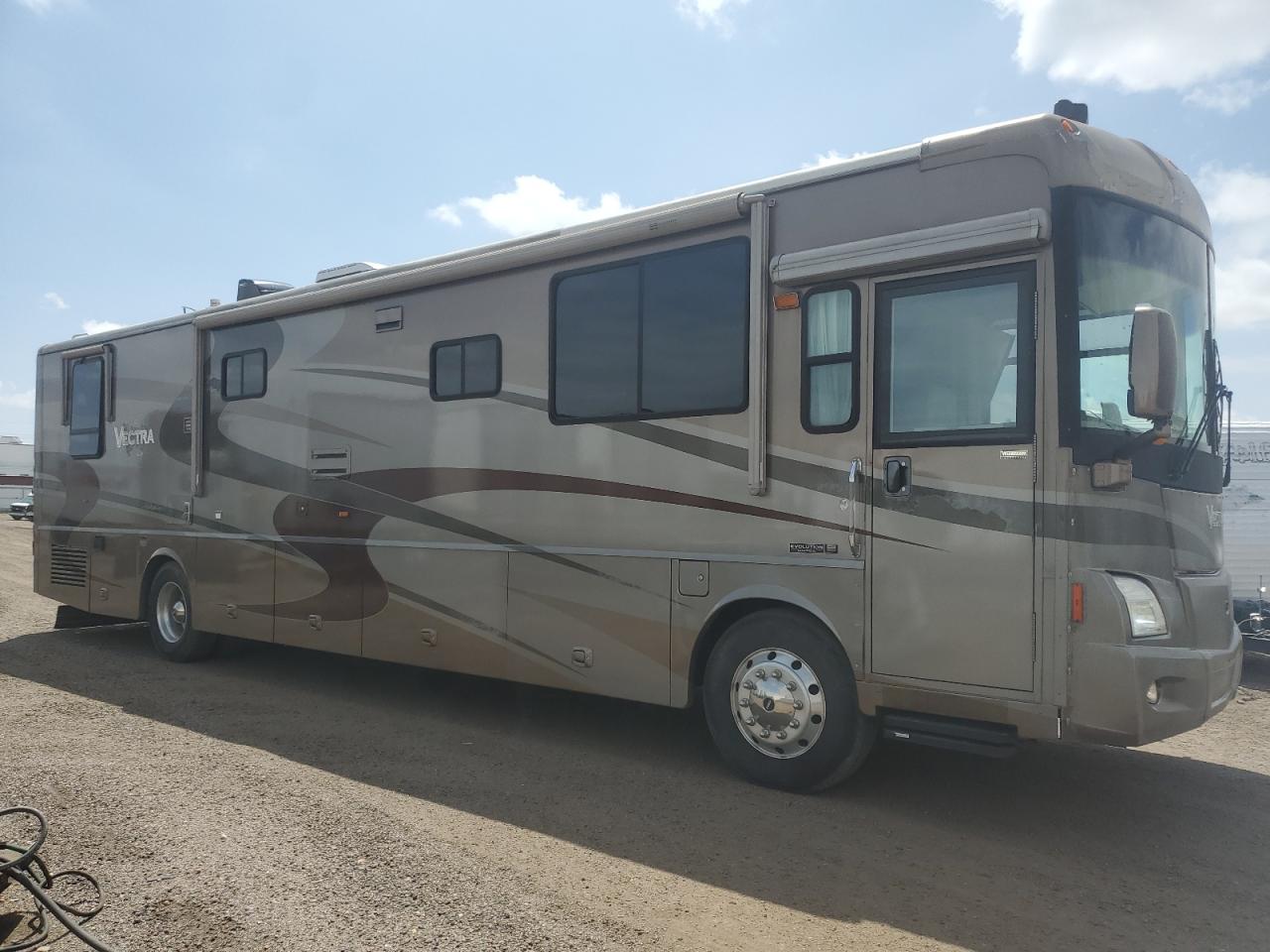 WINNEBAGO VECTRA  *4UZAAHBS24CM52806*