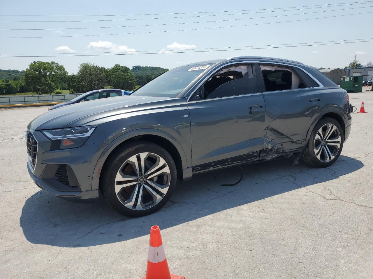 AUDI Q8 PREMIUM  *WA1EVBF18ND005525*