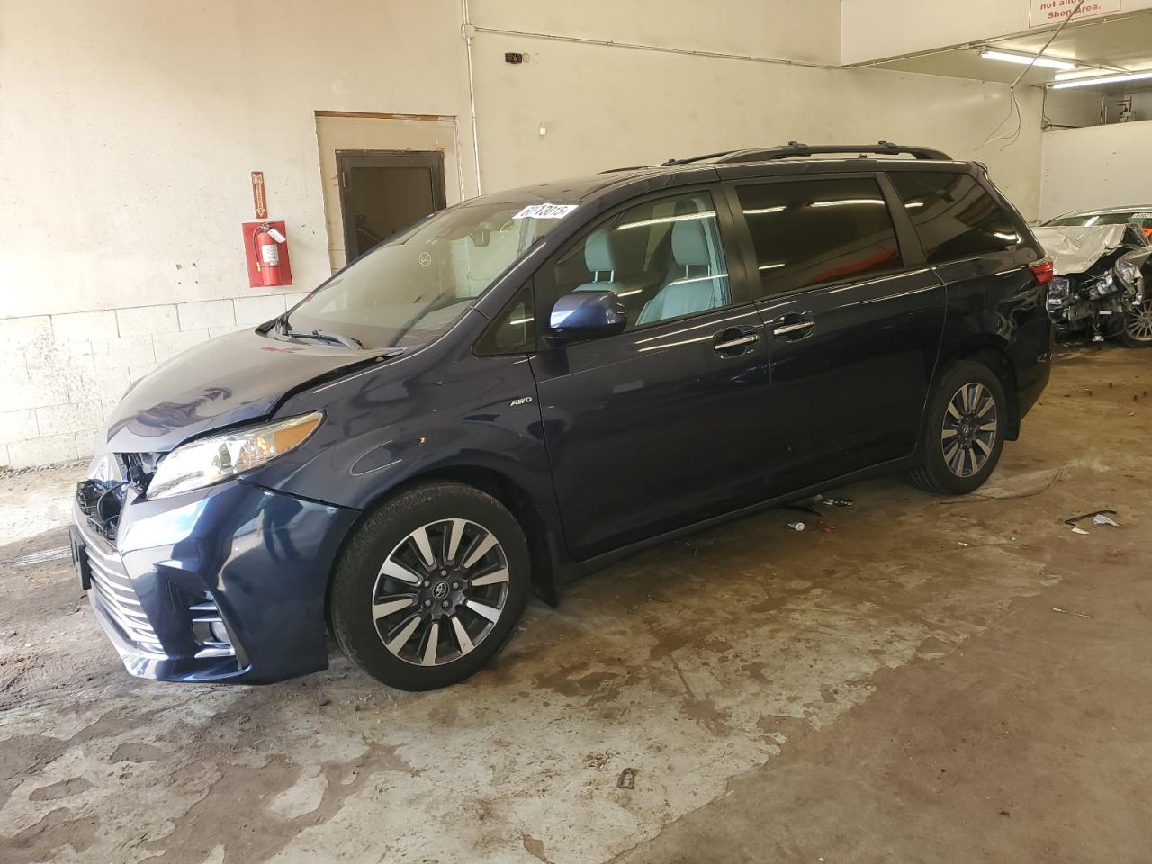 TOYOTA SIENNA XLE  *5TDDZ3DC0LS237585*