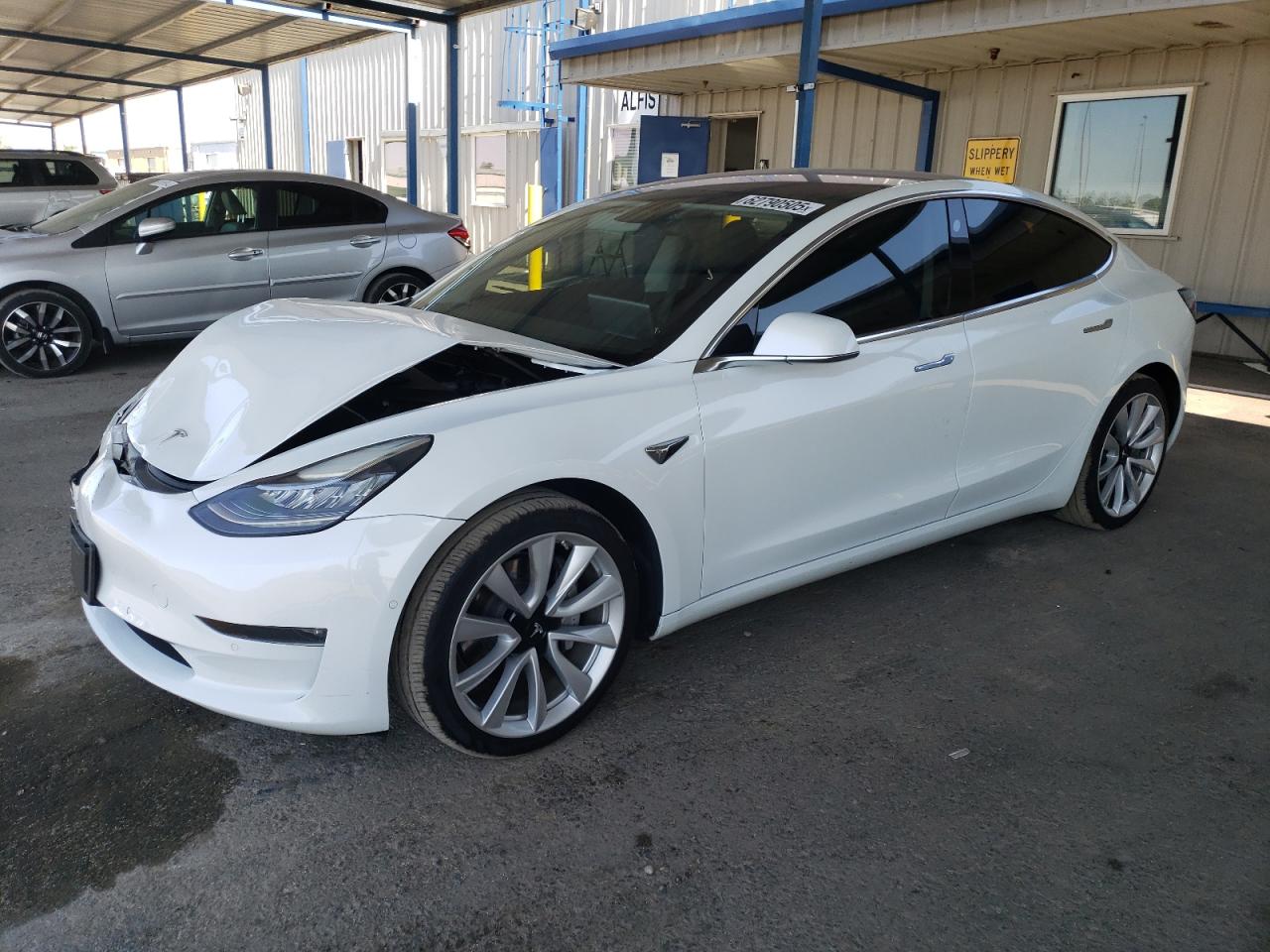 TESLA MODEL 3   *5YJ3E1EA1JF047109*