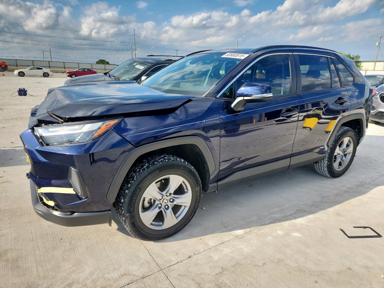 TOYOTA RAV4 XLE  *2T3RWRFV0NW138427*