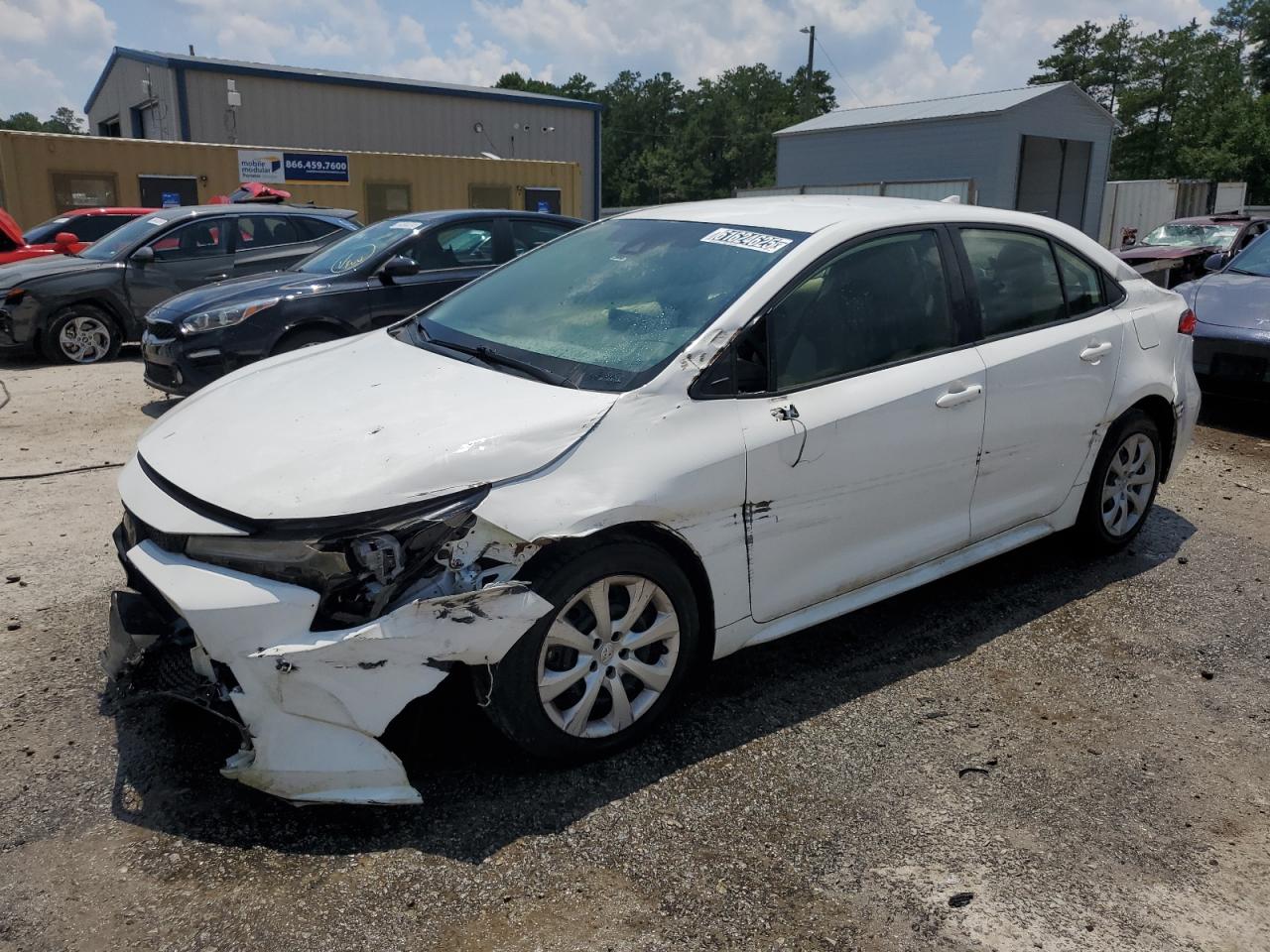 TOYOTA COROLLA LE  *JTDEPRAE8LJ071588*