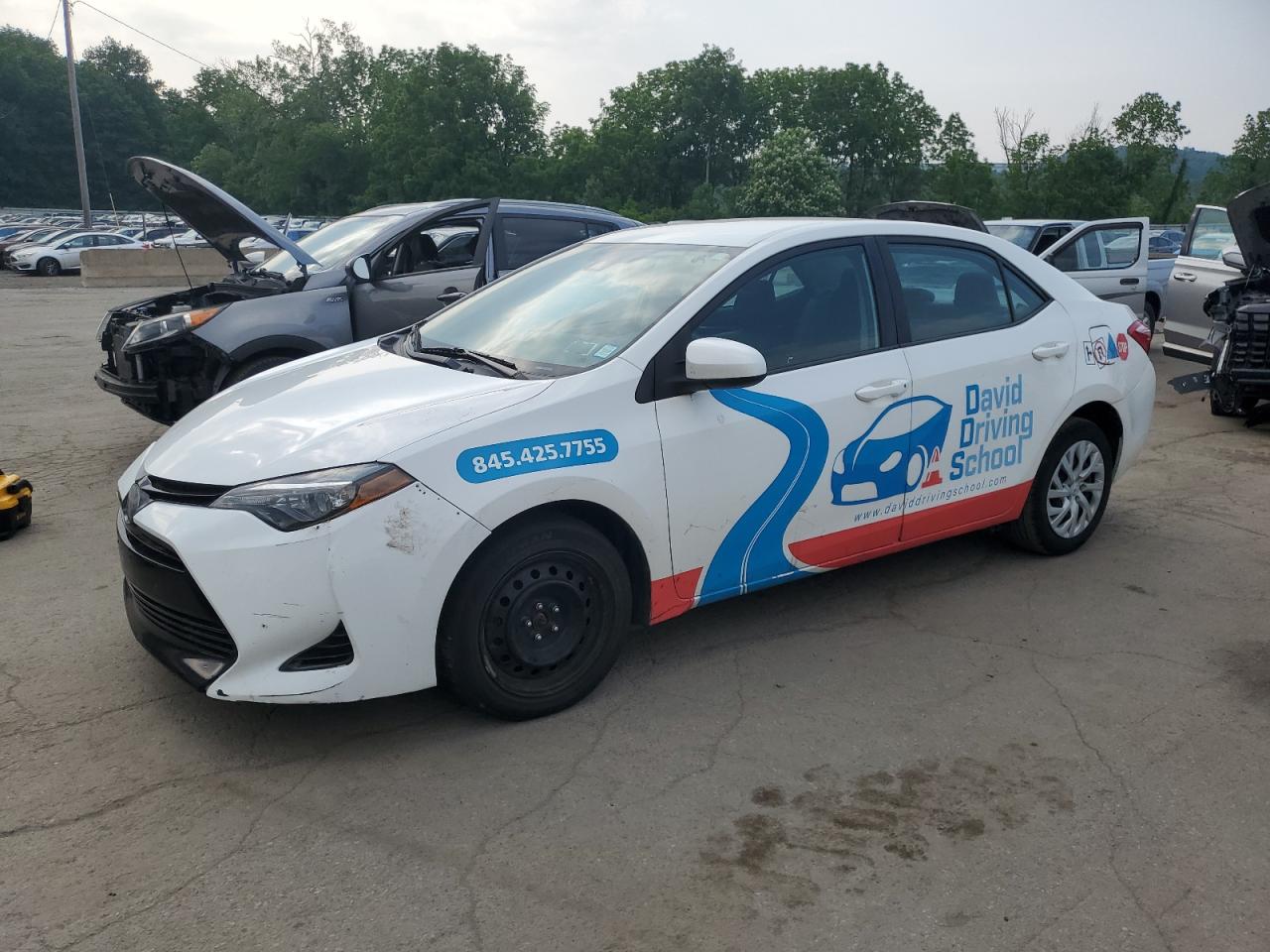 TOYOTA COROLLA L  *5YFBURHE8JP854663*