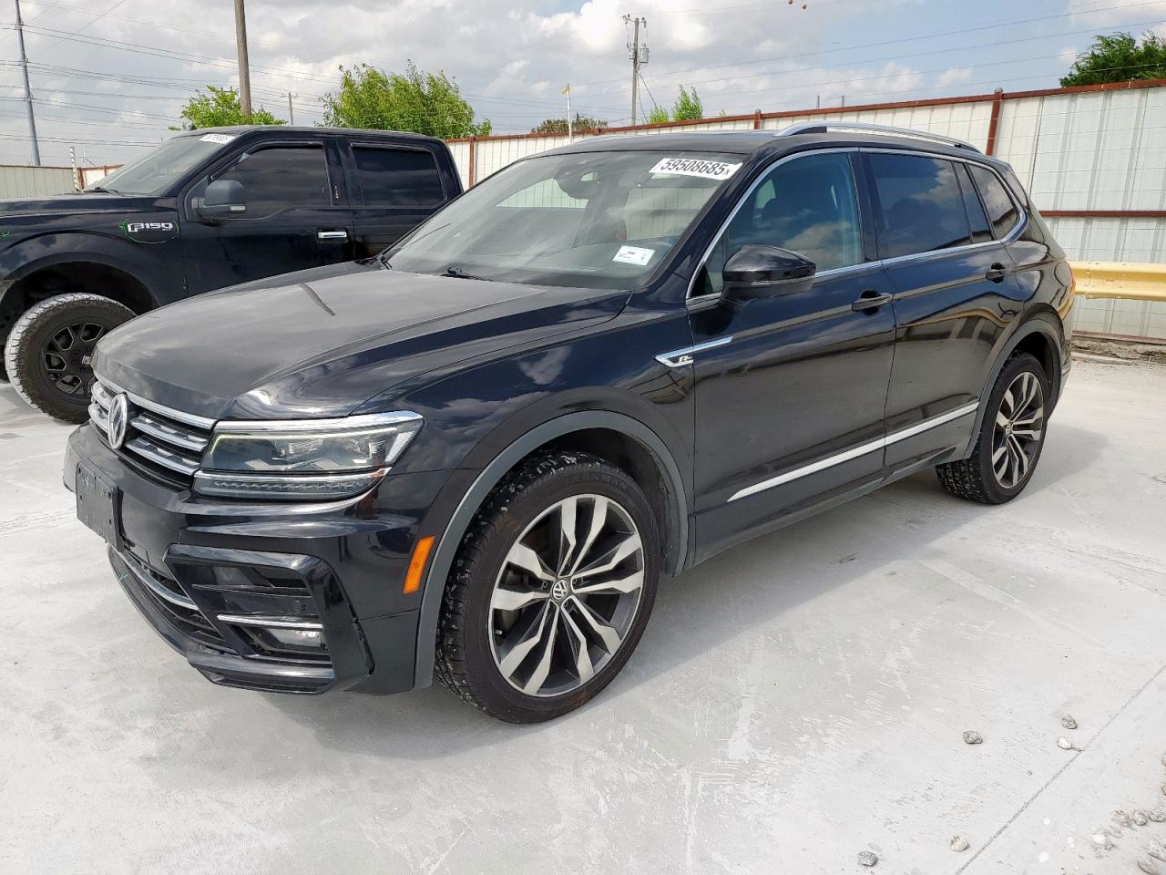 VOLKSWAGEN TIGUAN SEL  *3VV5B7AX0JM198048*