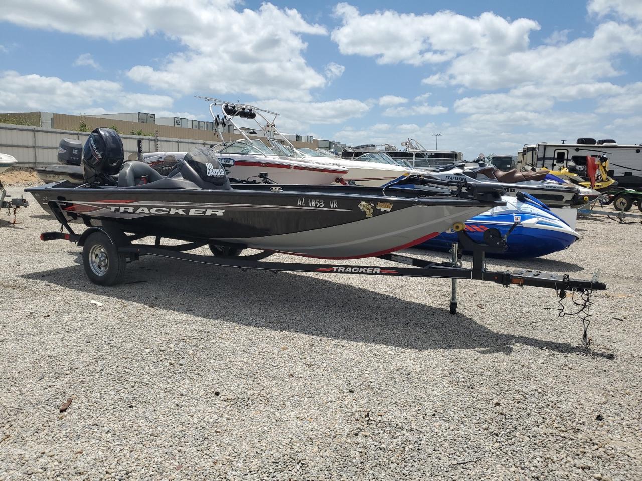 TRAC BOAT   *USBUJ52442L122*