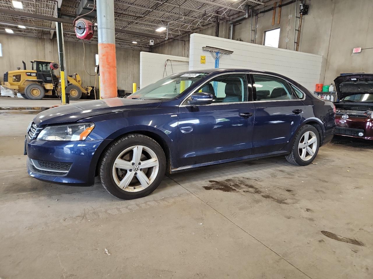 VOLKSWAGEN PASSAT S  *1VWAT7A34EC043479*