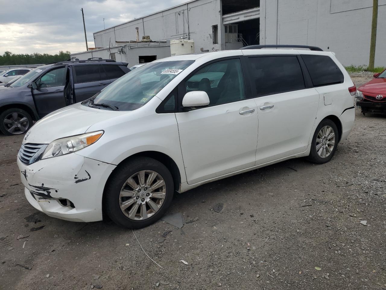 TOYOTA SIENNA XLE  *5TDDK3DC6BS004295*