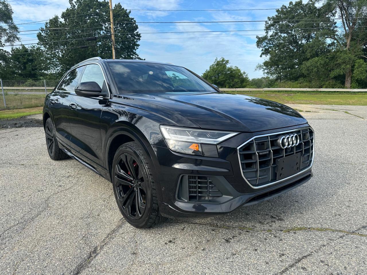 AUDI Q8 PREMIUM  *WA1BVAF17KD008859*