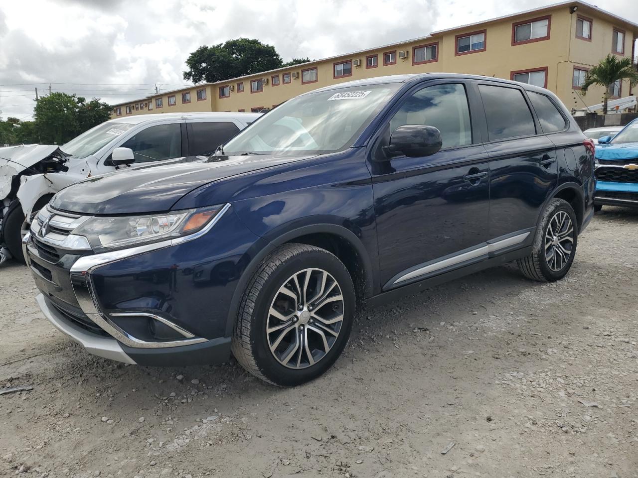 MITSUBISHI OUTLANDER   *JA4AZ3A34GZ027500*