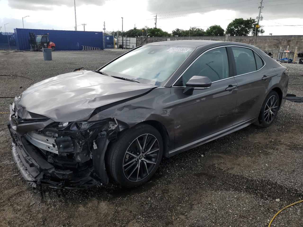 TOYOTA CAMRY SE N  *4T1G11AK1RU870262*