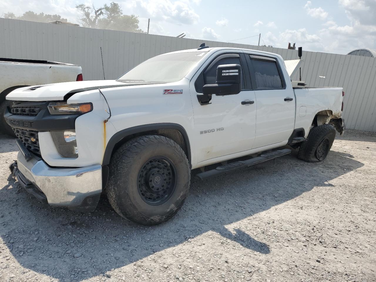 CHEVROLET SILVERADO  *1GC1YLE71PF138657*