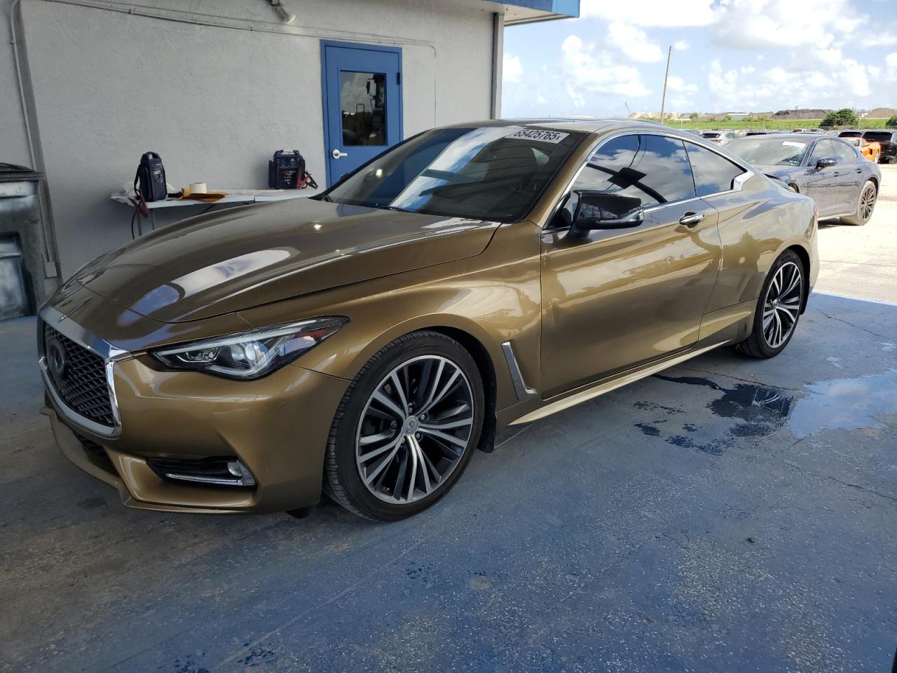 INFINITI Q60 LUXE 3  *JN1EV7EK7JM343198*