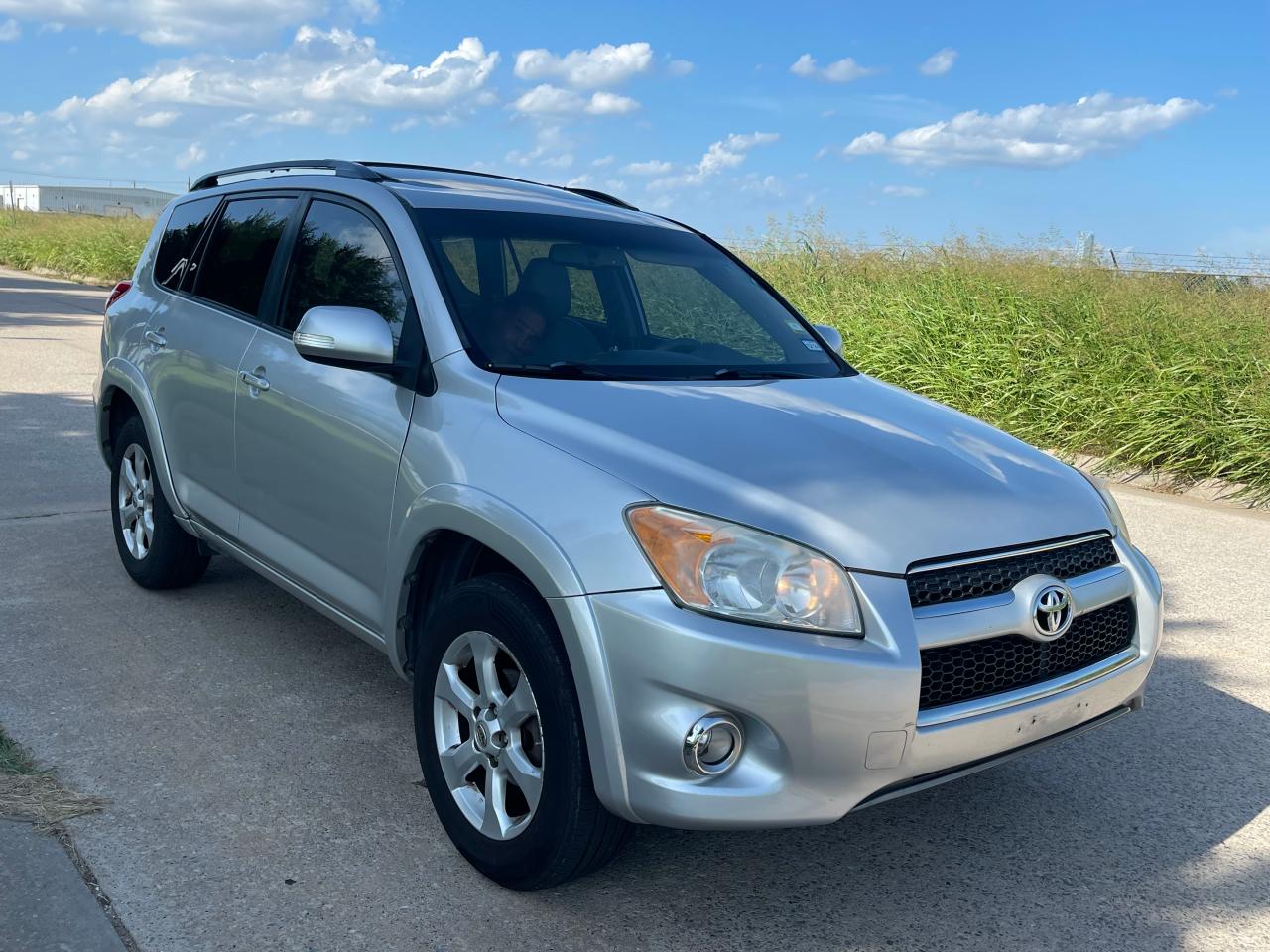 TOYOTA RAV4 LIMIT  *2T3YF4DVXCW118524*