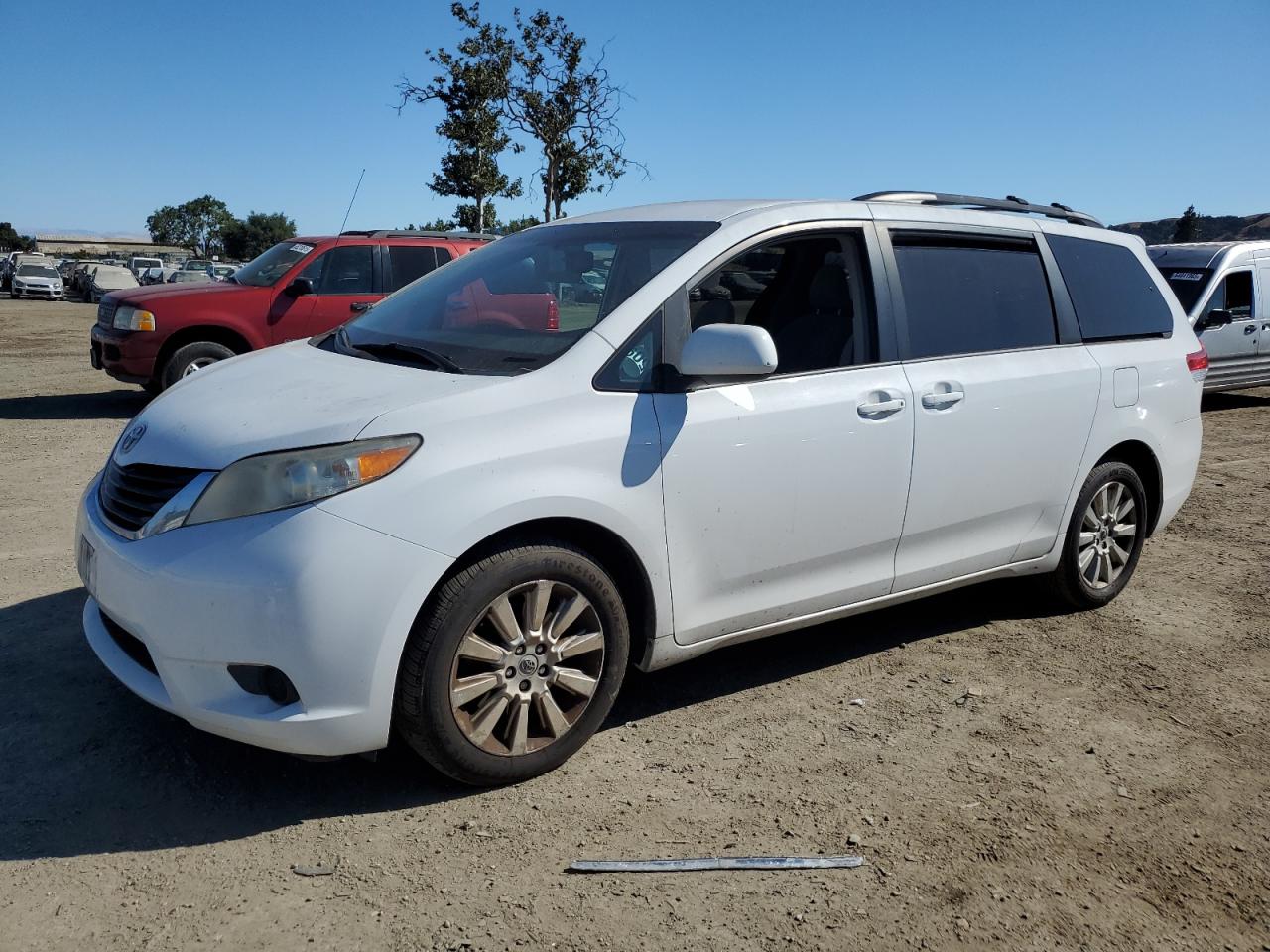 TOYOTA SIENNA LE  *5TDJK3DC1CS047429*