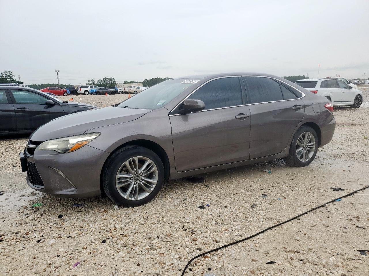 TOYOTA CAMRY LE  *4T1BF1FK2HU329983*