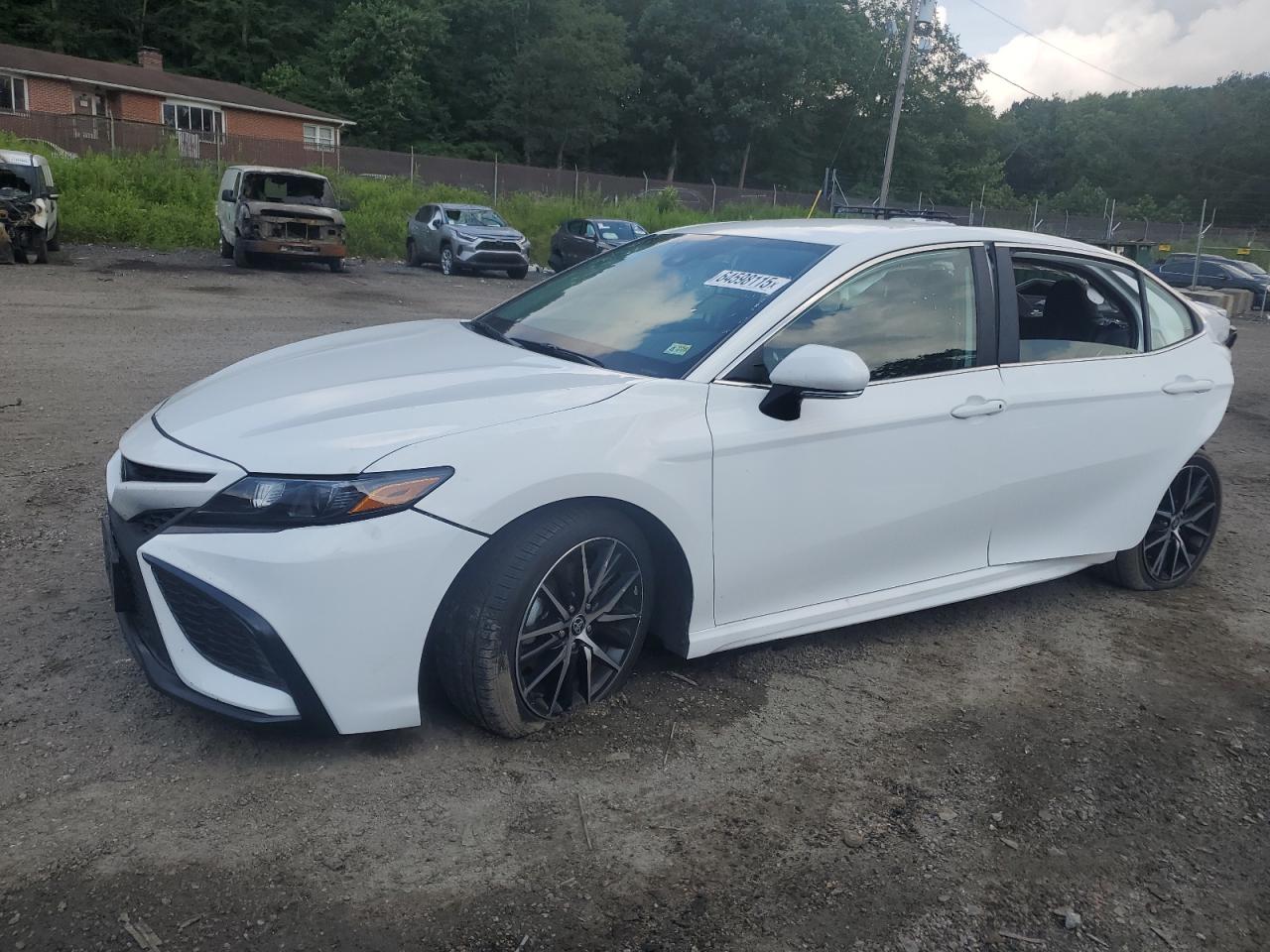 TOYOTA CAMRY SE N  *4T1G11AKXRU249098*