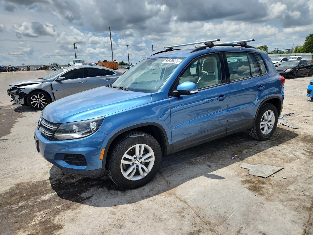 VOLKSWAGEN TIGUAN S  *WVGAV7AX2HW501907*