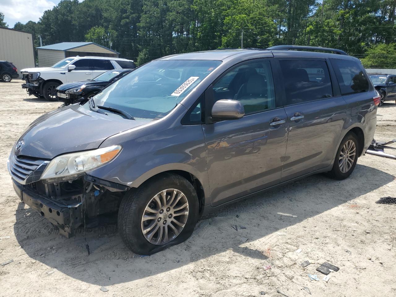 TOYOTA SIENNA XLE  *5TDYK3DC7FS577620*